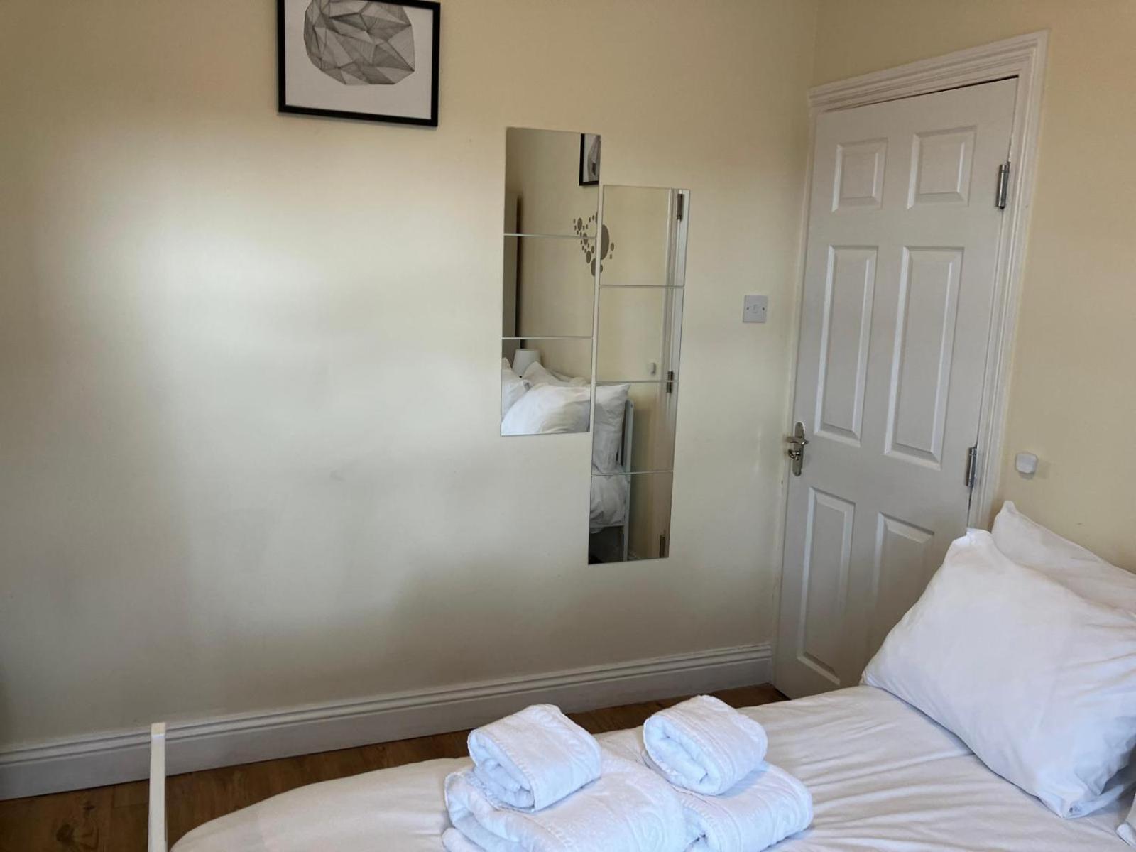 Specious Studio Flats Londra Esterno foto